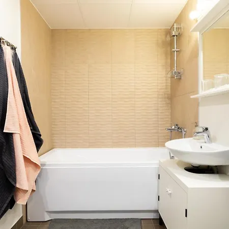 Wonderful At Modern, Spacious 2br Apartamento