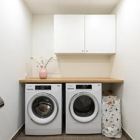Wonderful At Modern, Spacious 2br Apartamento *